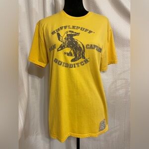 The Wizarding World Of Harry Potter Universal Studios Yellow Hufflepuff Tee Sz M